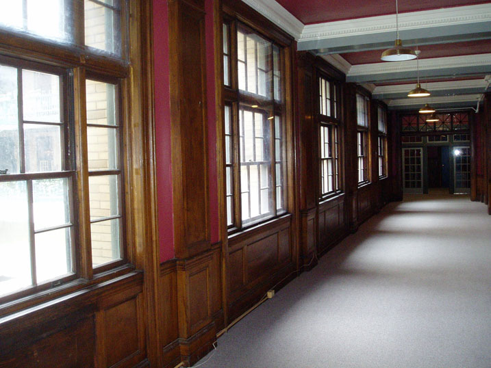 Loge Walk